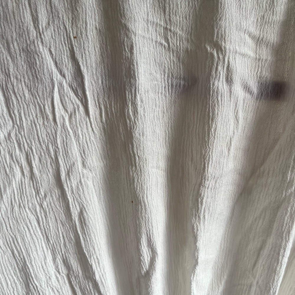 White blouse - Picture 7 of 9